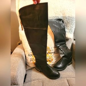Girls black boots